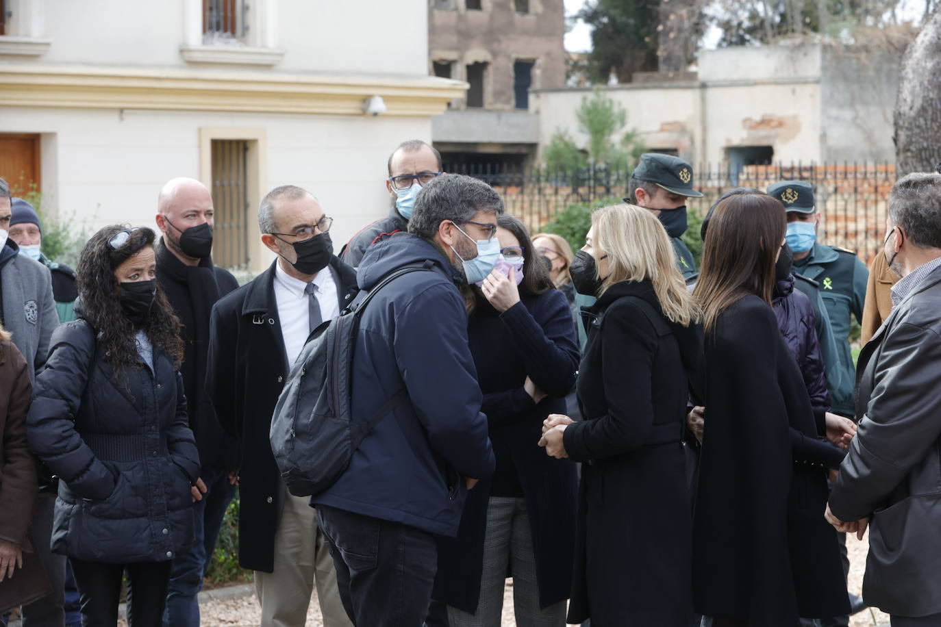 Fotos: Moncada guarda un minuto de silencio por la tragedia en la residencia de ancianos