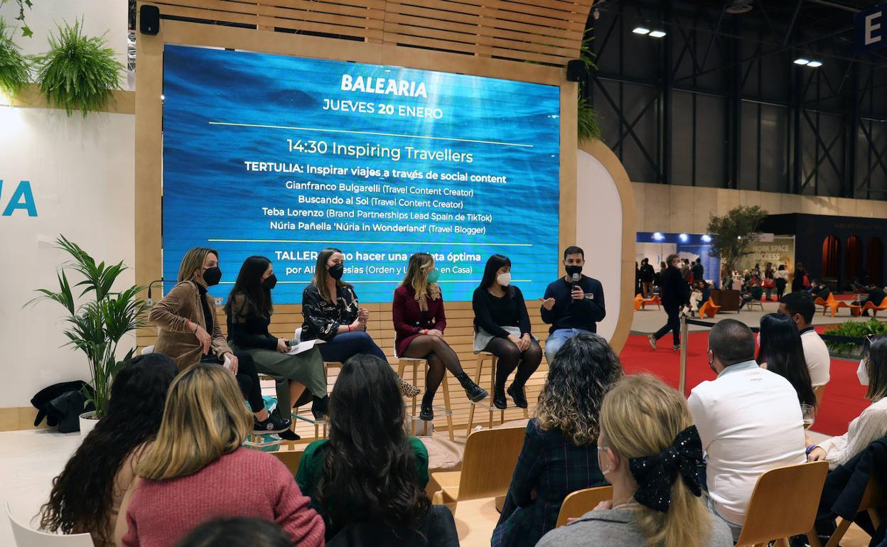 La tertulia organizada por Baleària en Fitur. 