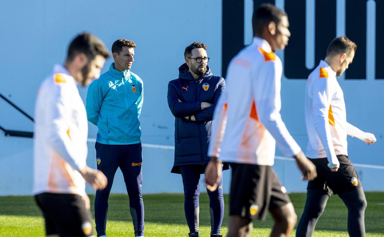 José Bordalás observa un entrenamiento.