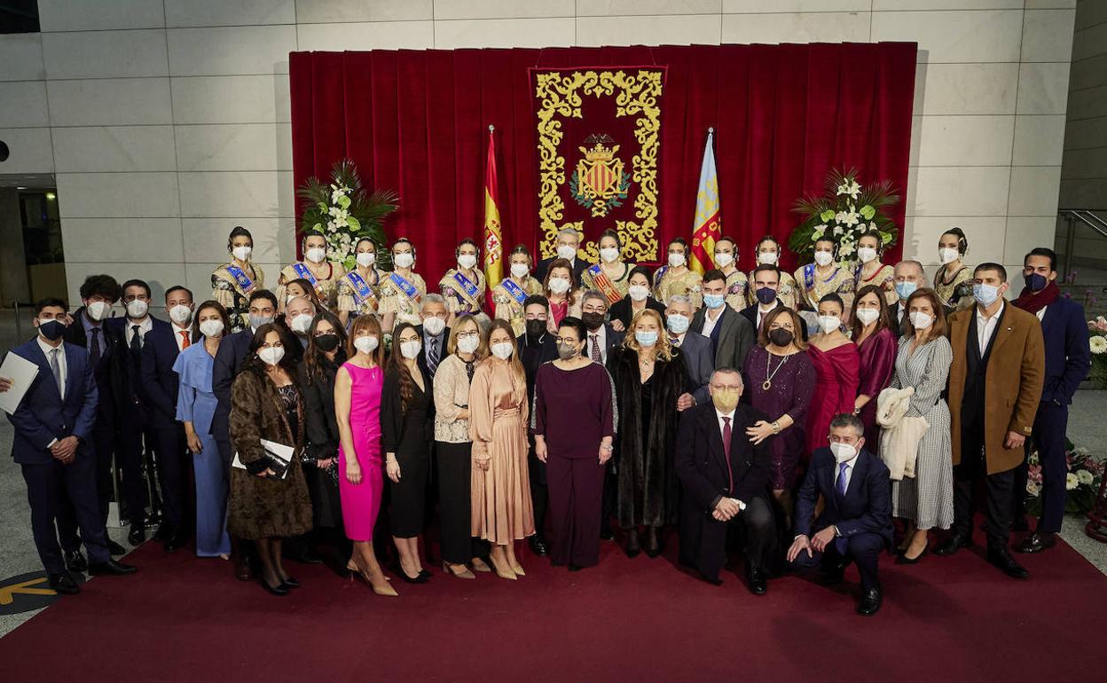 Carmen Martín, las compañeras de la corte, y todos los familiares presentes en la exaltación. 