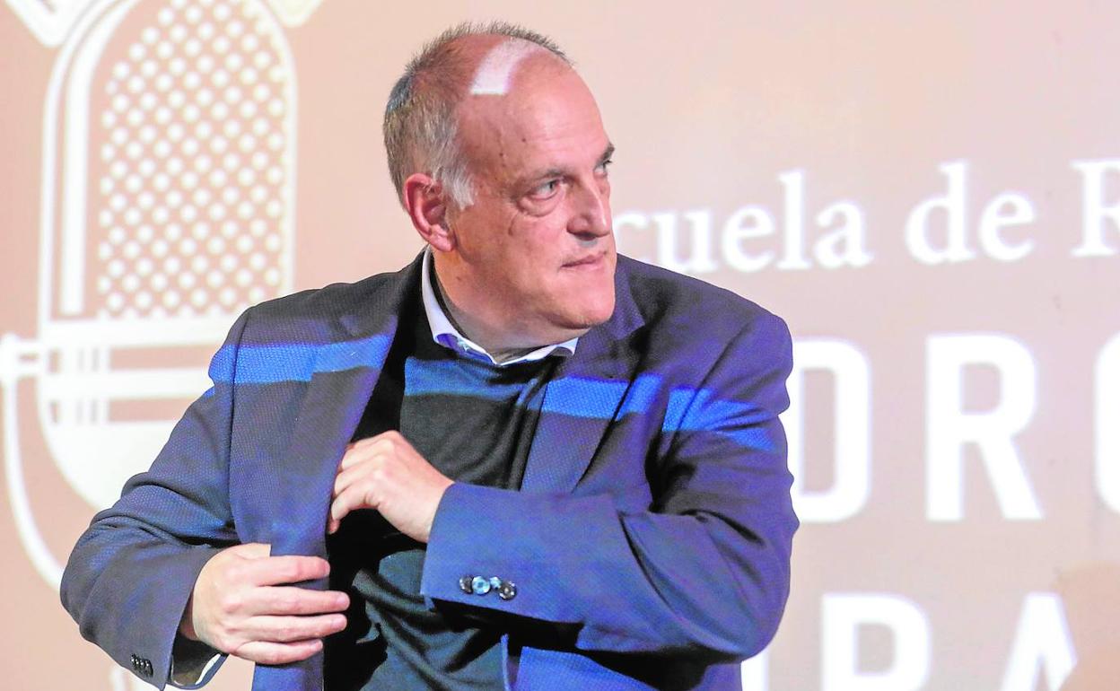 Javier Tebas, antes de su encuentro con periodistas en el Colegio IALE de L'Eliana. 