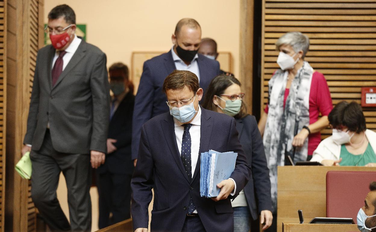 Ximo Puig, a su llegada a un pleno de Les Corts. 