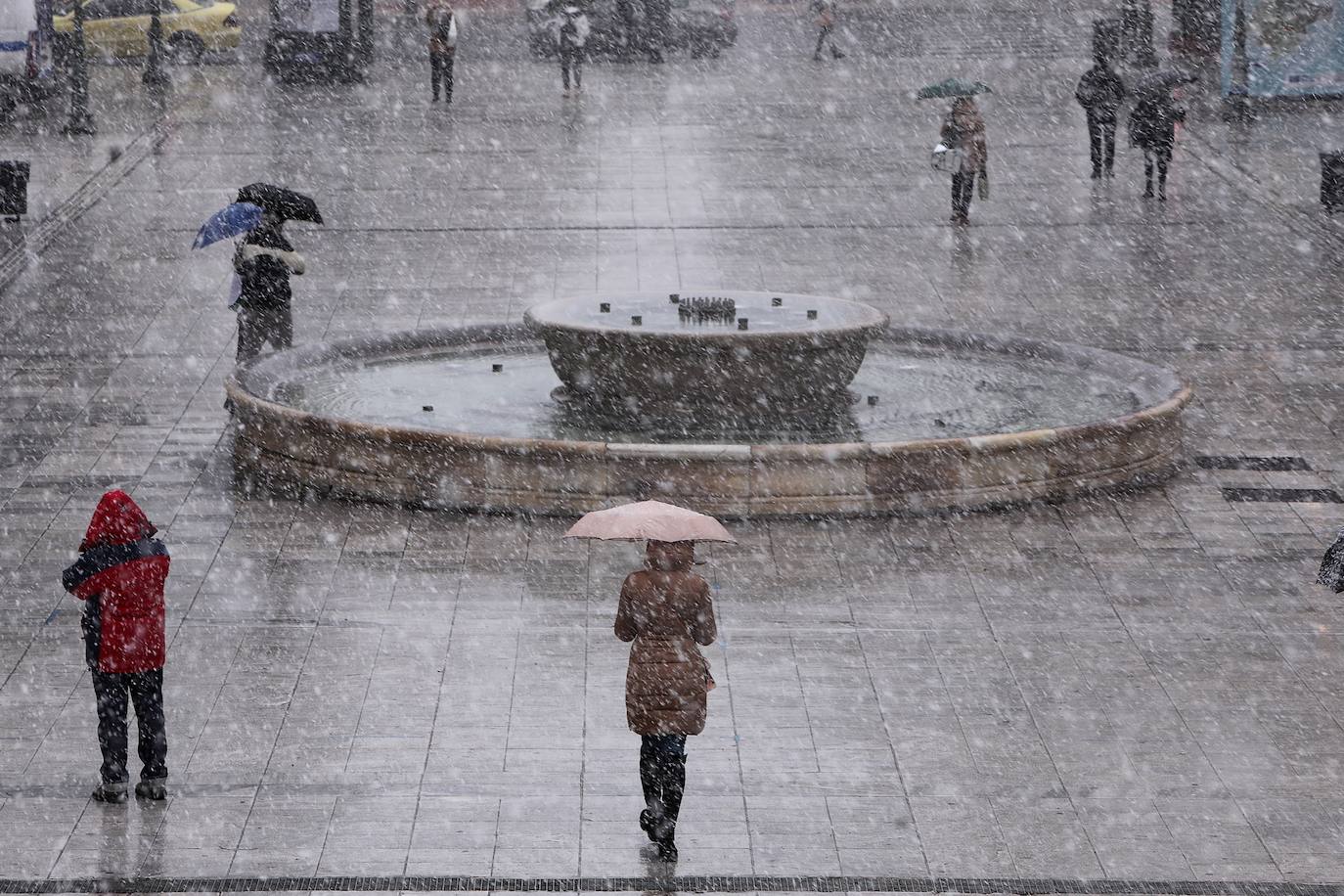 Nieve en Atenas provocada por la borrasca Elpis. 