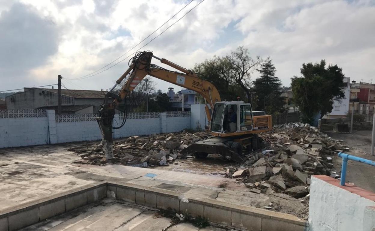 Las obras para la reforma de la piscina ya se han iniciado. 