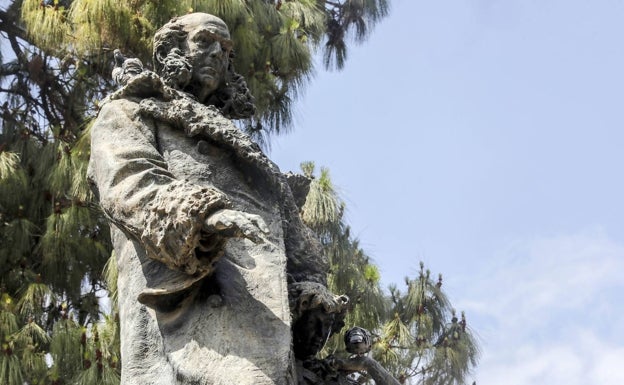 Maequés de Campo, pieza que se contempla en la plaza de Cánovas de Valencia. 