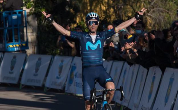 Alejandro Valverde celebra su victoria. 