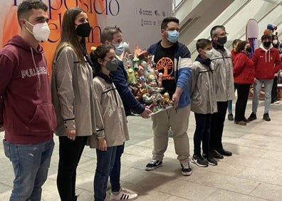 Imagen secundaria 1 - Fallas infantiles de Maestro Gozalbo y Gayano Lluch y falla grande de Grabador Esteve. 