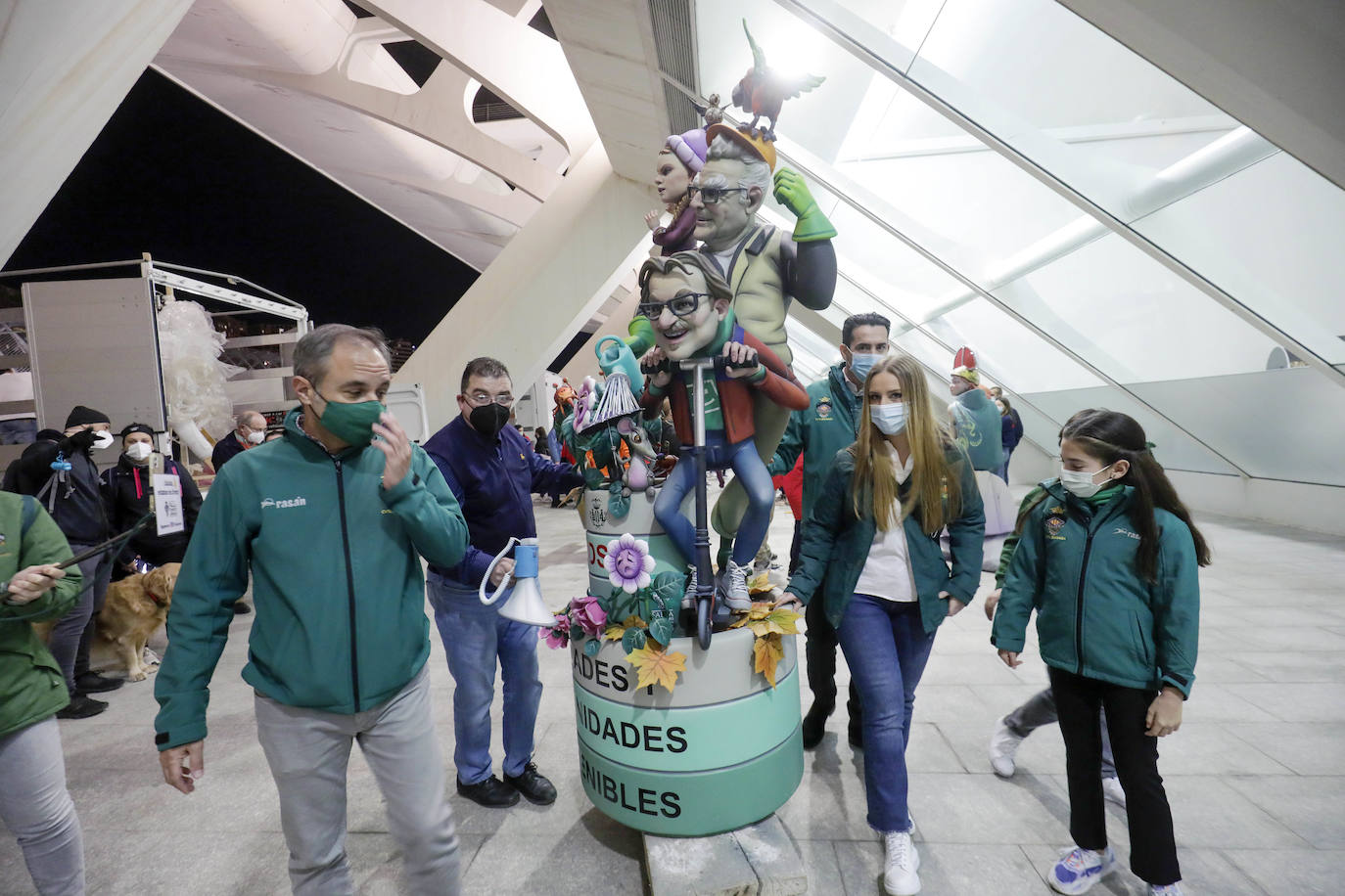 Primeros ninots en llegar a la Exposició del Ninot. 