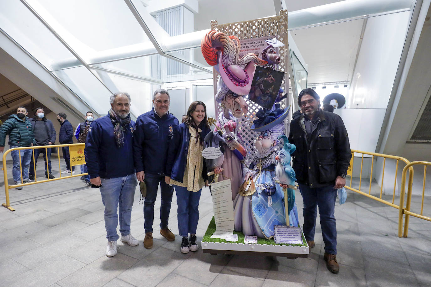 Primeros ninots en llegar a la Exposició del Ninot. 