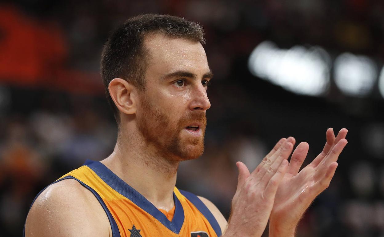 Víctor Claver, durante un partido del Valencia Basket en la Fonteta.