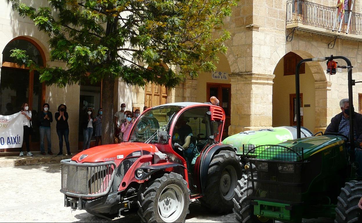 Concentración y tractorada en Montesa contra las plantas solares en mayo de 2021. 