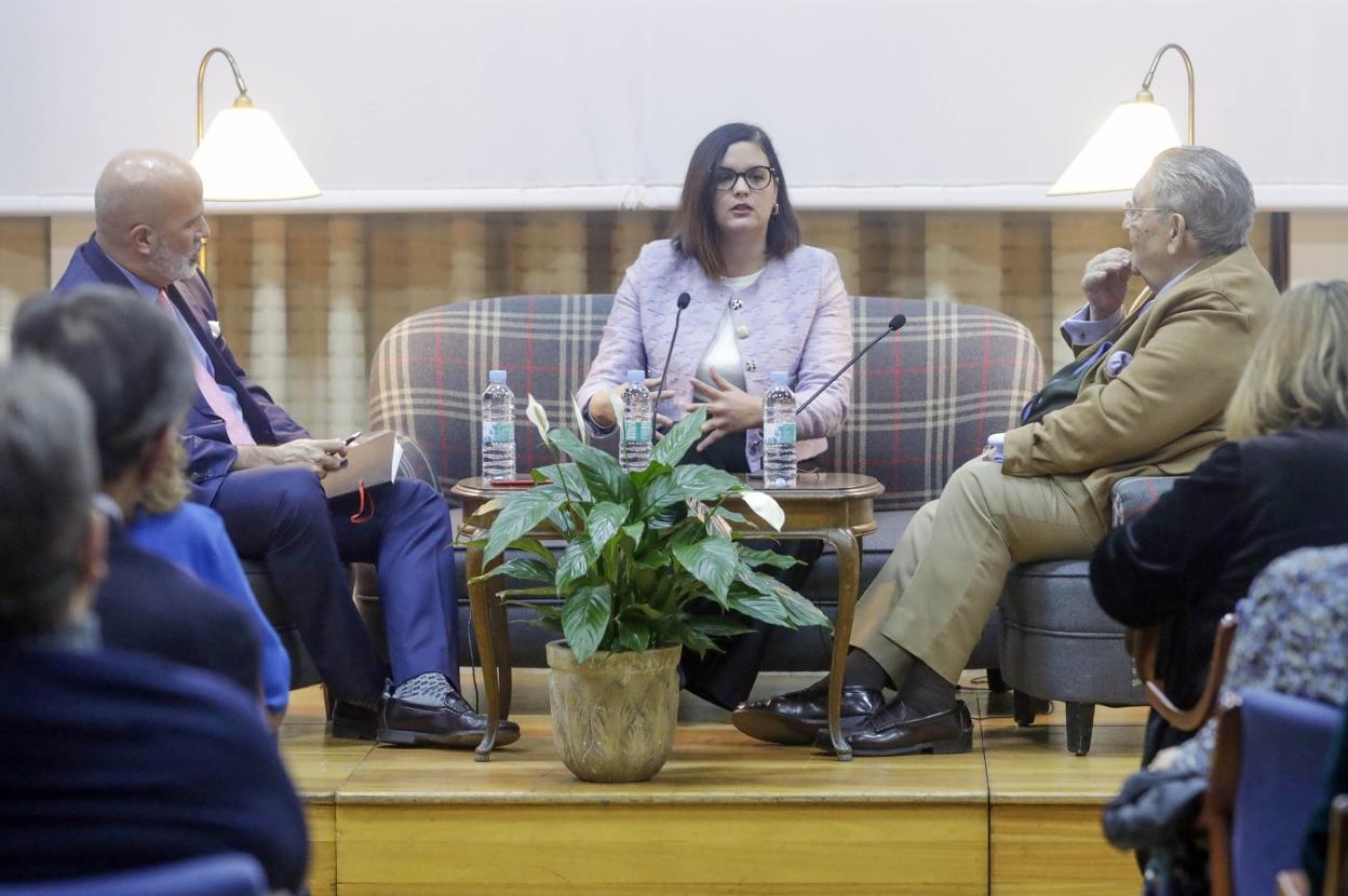 Sandra Gómez, vicealcaldesa de Valecnia, participa en el foro político organizado por el Casino de Agricultura. Irene Marsilla