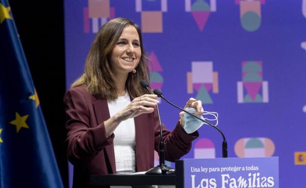 La ministra de Derechos Sociales y Agenda 2030, Ione Belarra, en la presentación de un Libro Blanco para un nuevo marco nacional sobre apoyo y protección familiar. 