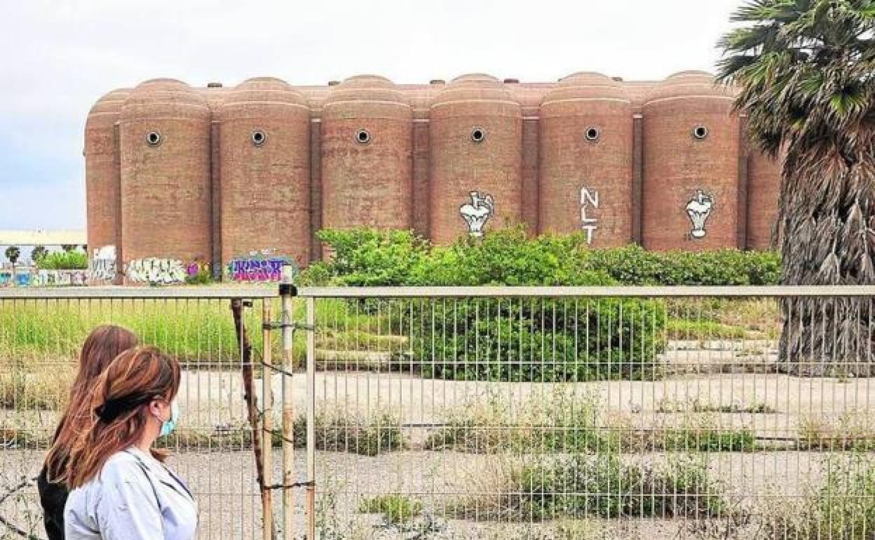 El edificio de las bodegas Vinival. 