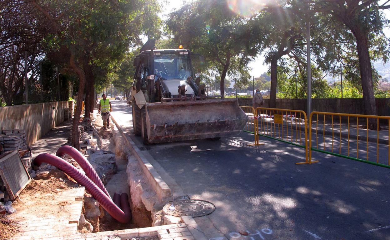 La acera levantada en el camí de Sant Joan. 