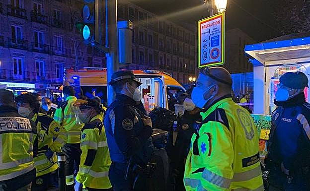 Miembros del Samur y de la Policía Municipal de Madrid.