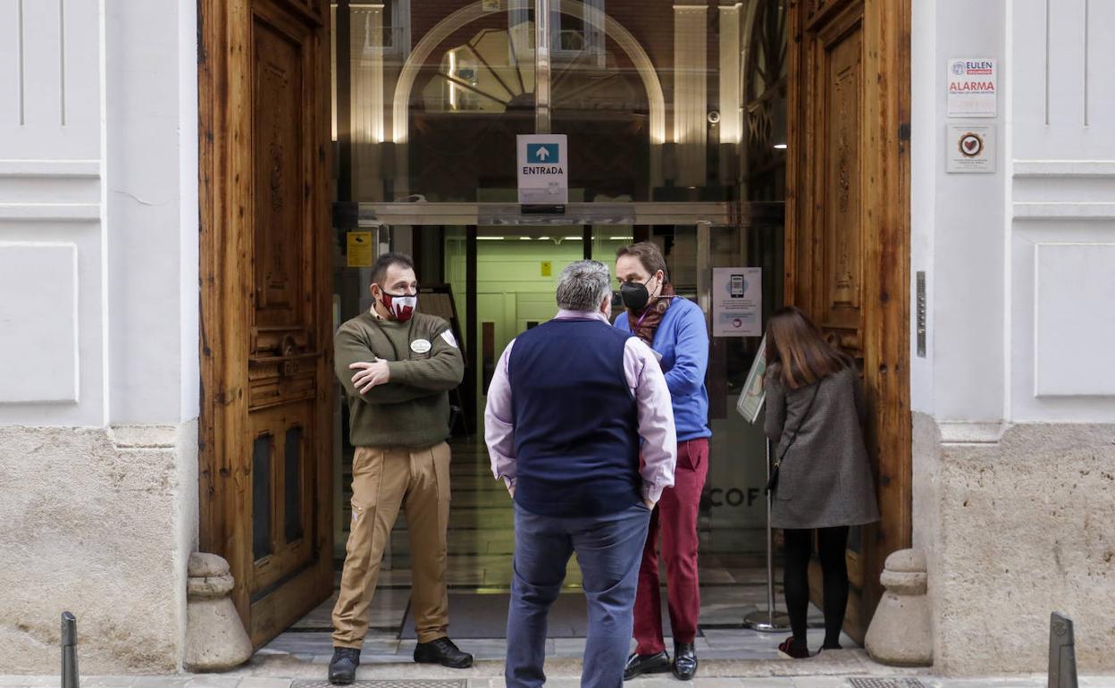 Sede del Colegio de Farmacéuticos de Valencia donde se está realizando la votación. 