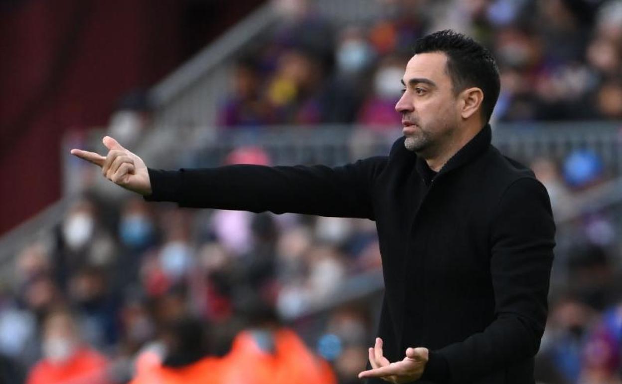 Xavi Hernández, durante el partido contra el Atlético en el Camp Nou. 