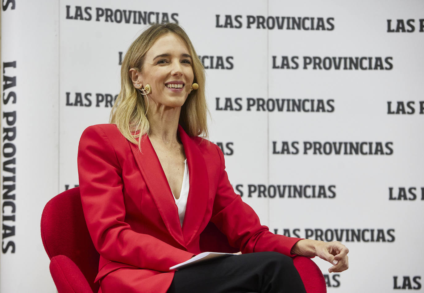 Fotos: Cayetana Álvarez de Toledo presenta su libro en el Aula LAS PROVINCIAS