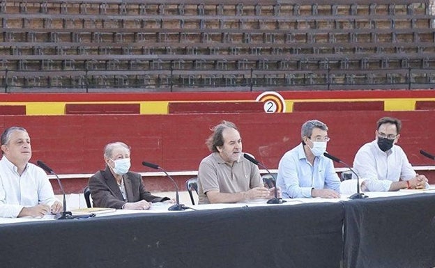 Presentación del libro en julio del año pasado en la plaza de toros de Valencia. 