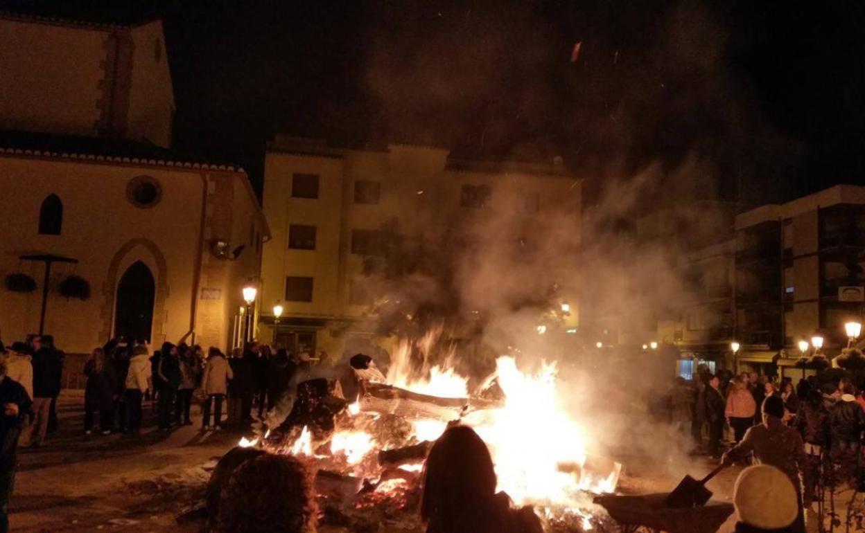 Una anterior foguera de Sant Antoni. 