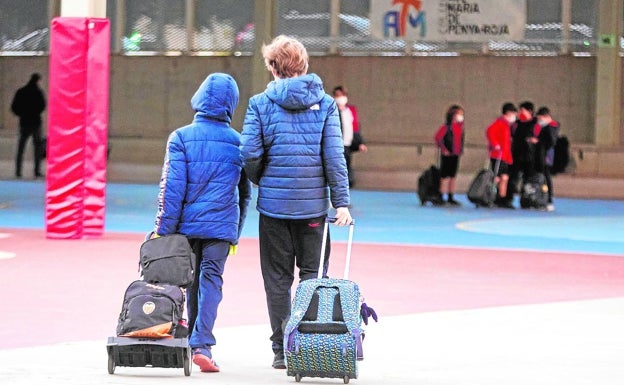 Los colegios concertados valencianos adelantan nóminas al profesorado por los impagos de Educación