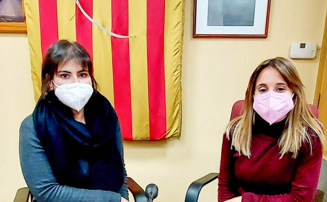 Elena Soler (derecha) releva a María Mora (izquierda)  en las concejalías de Igualdad y Bienestar Social. 