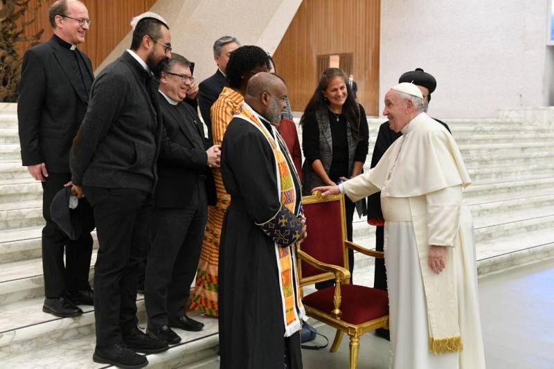 Fotos: El Papa recibe a las Falleras Mayores