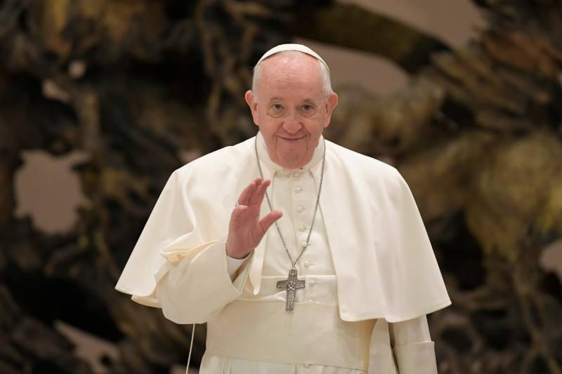 Fotos: El Papa recibe a las Falleras Mayores