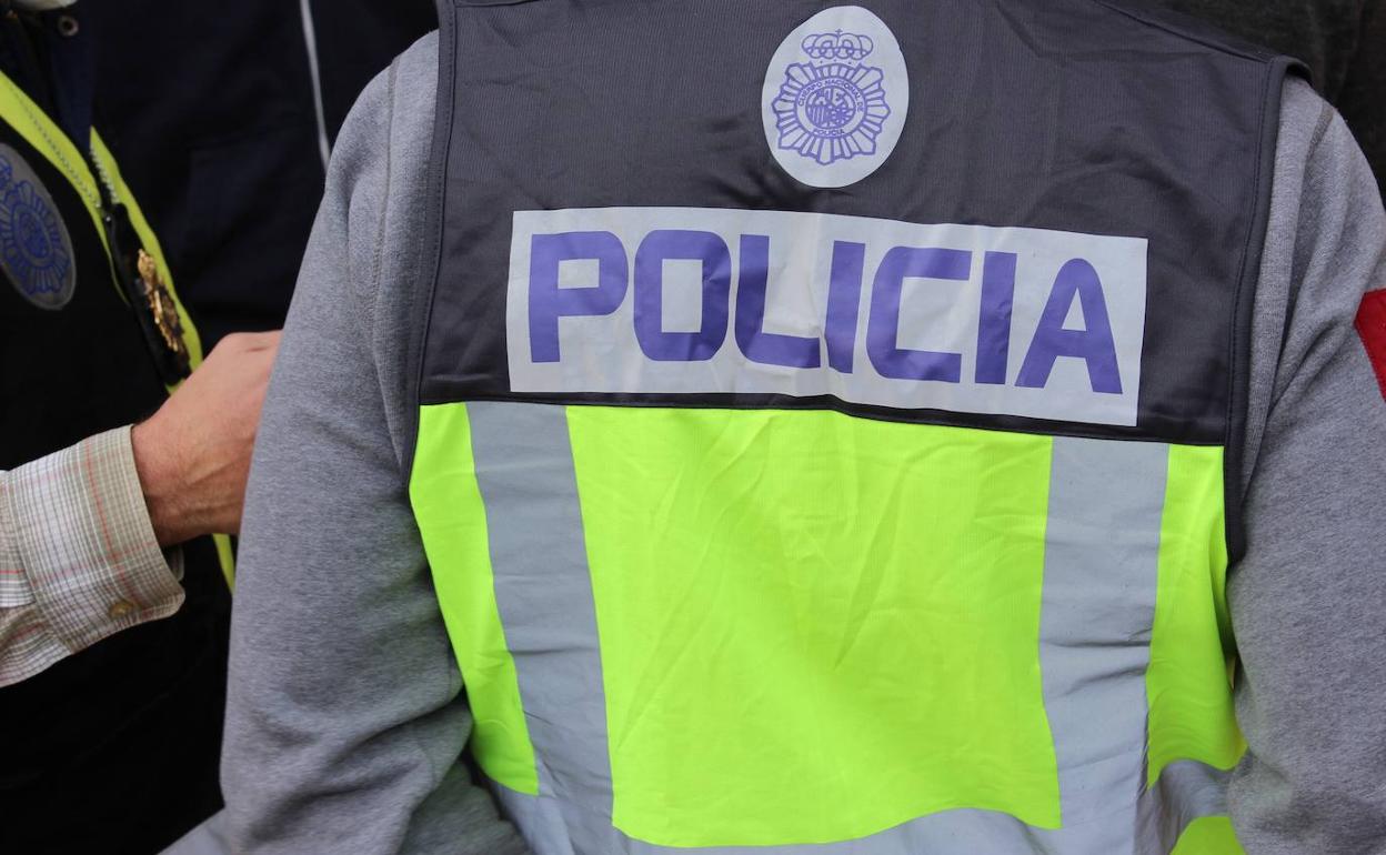 Timos y estafas en Valencia | La Policía Nacional detiene a seis hombres por estafar más de 155.000 euros en Valencia