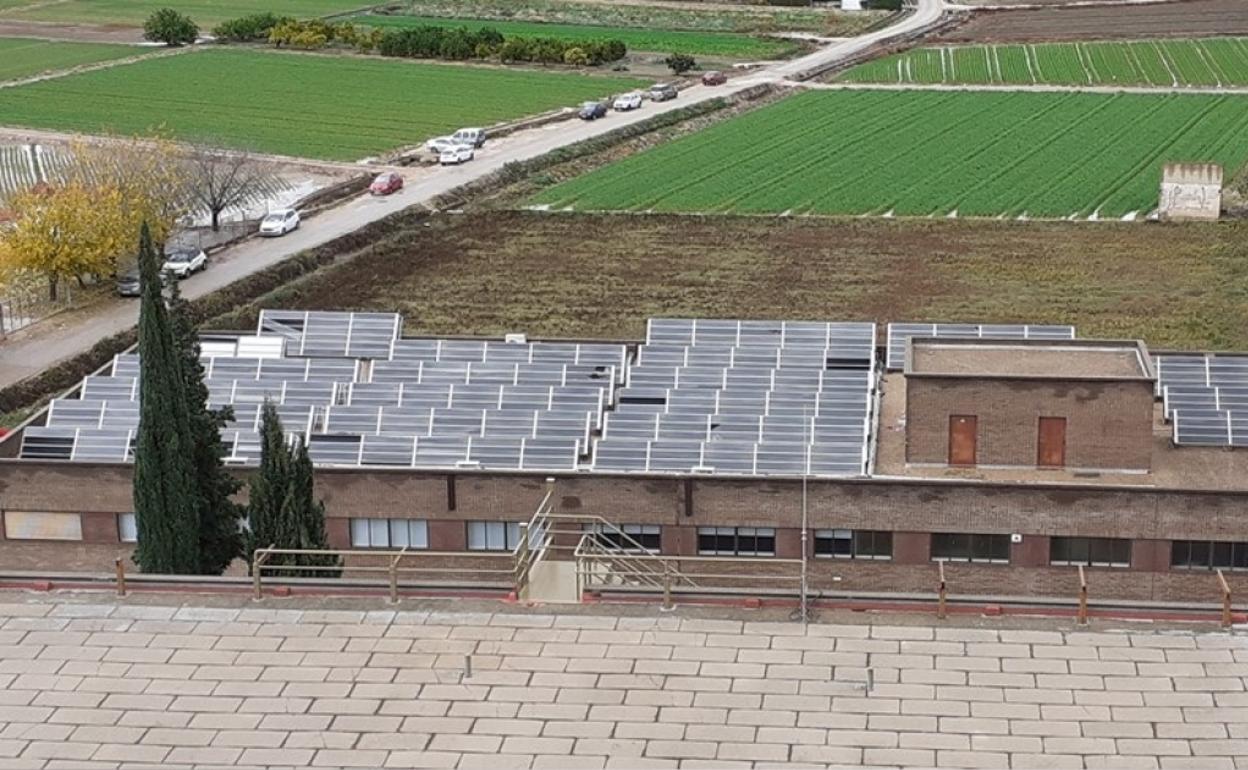 Placas solares instaladas en el Hospital Lluís Alcanyís de Xàtiva. 