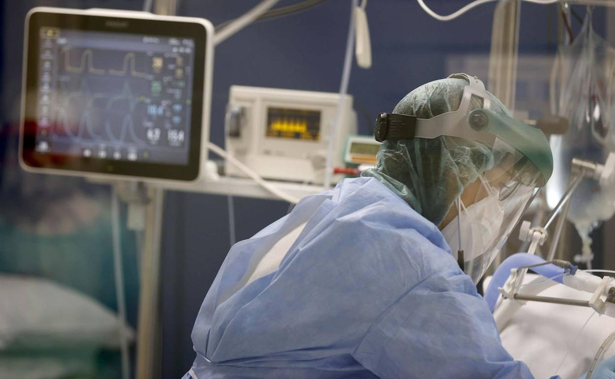 Una enfermera en un hospital de Bilbao. 