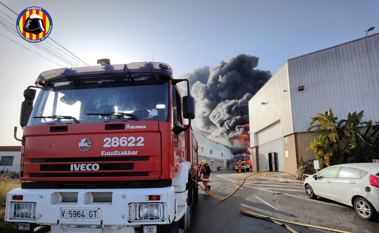 Incendio industrial en Náquera. 