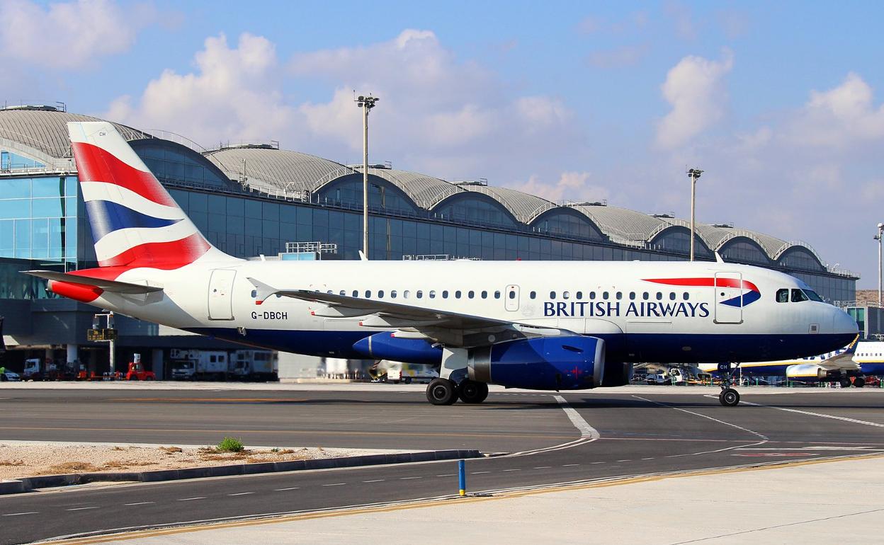 Un avión de British Airways en el aeropuerto de Alicante