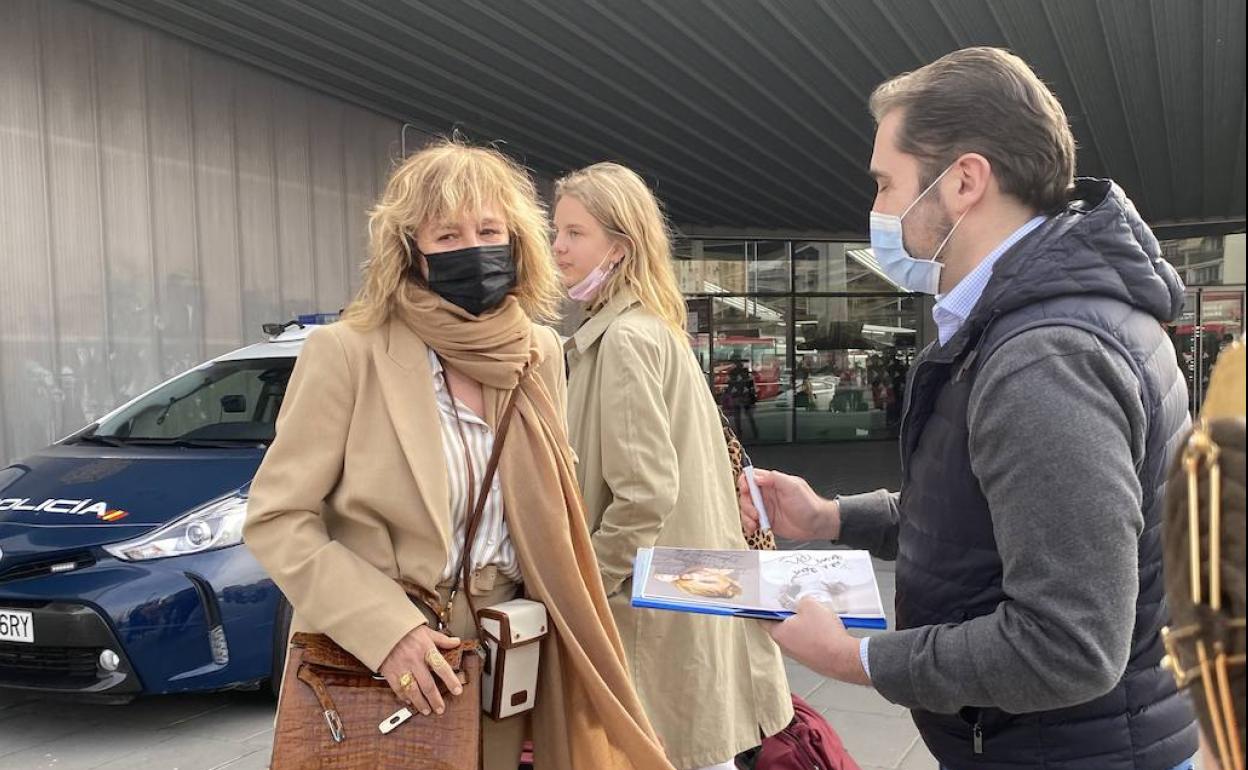 La actriz Emma Su´rez a su llegada a Valencia.