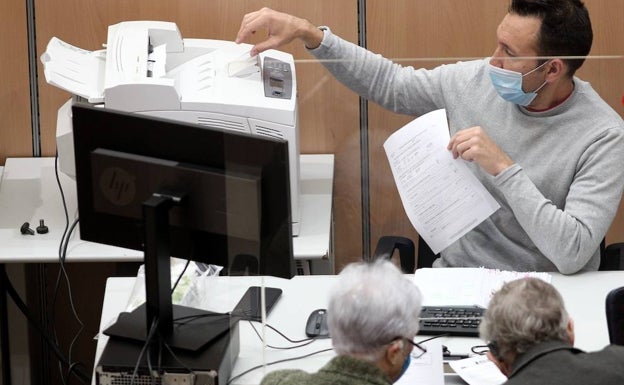 El Consell te guarda el turno en la cola para los recados más solicitados