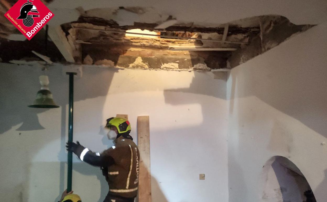 Herida una mujer en Cocentaina tras derrumbarse parte de su vivienda