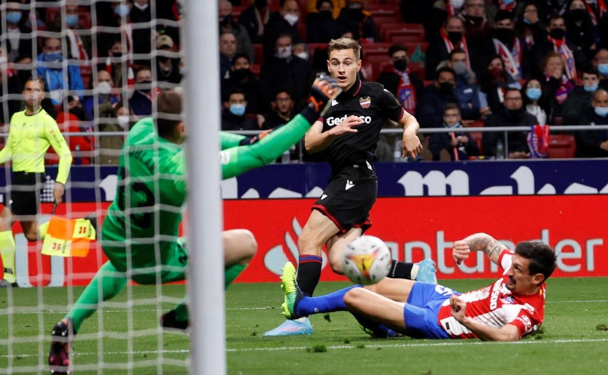 De Frutos, disparando a puerta ante el Atlético de Madrid