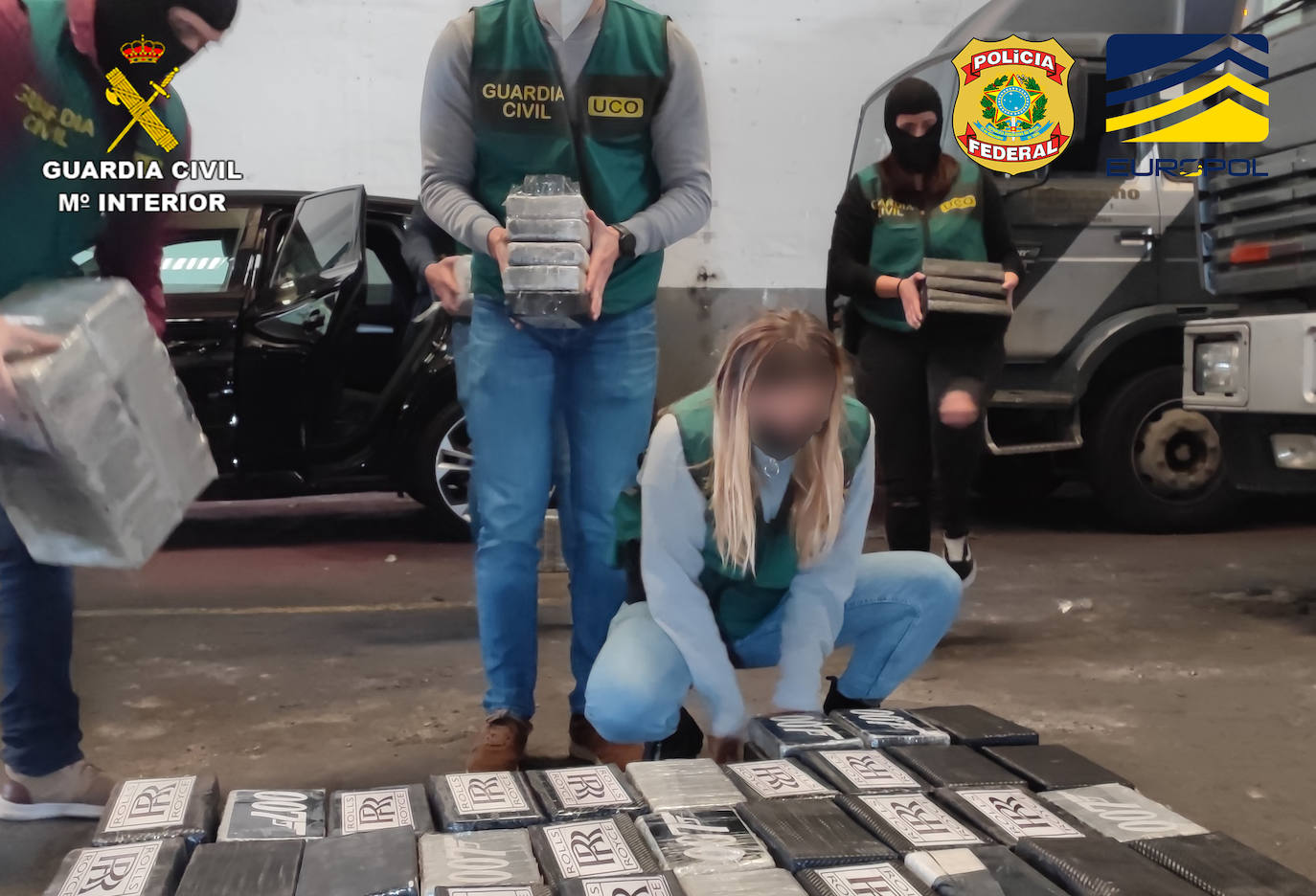 mudo código Morse miércoles Fotos: La Guardia Civil intercepta 300 kilos de droga en el Puerto de  Valencia y se incauta de ocho toneladas | Las Provincias