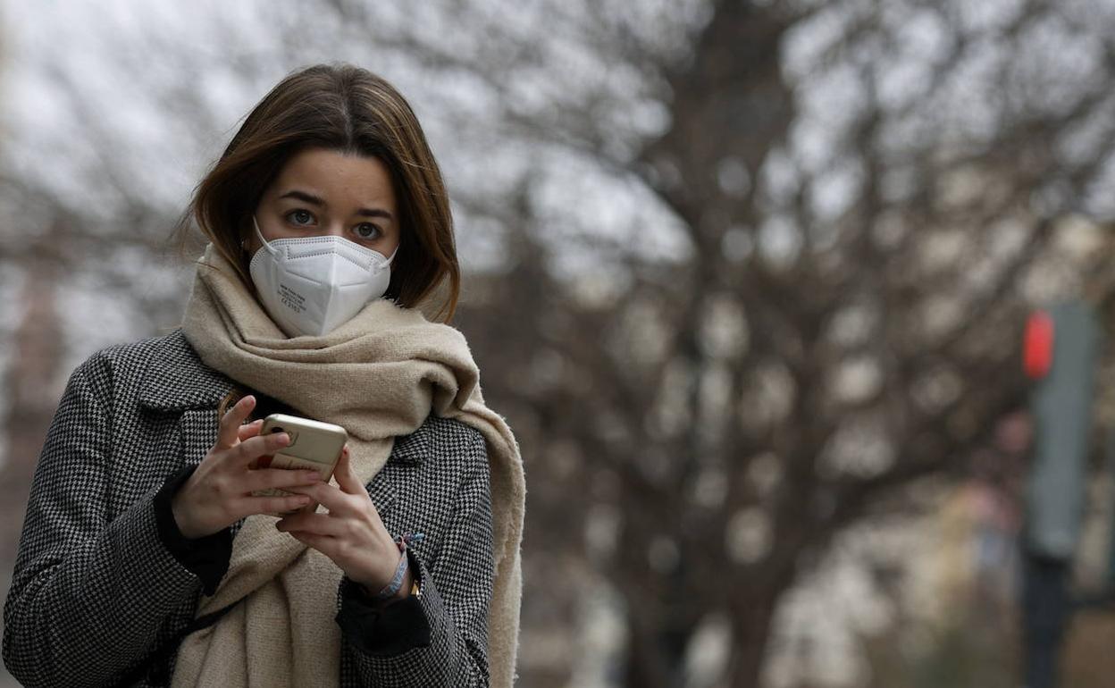 Mascarilla en interiores | Sánchez adelanta cuándo dejará de ser obligatorio el uso de la mascarilla en interiores