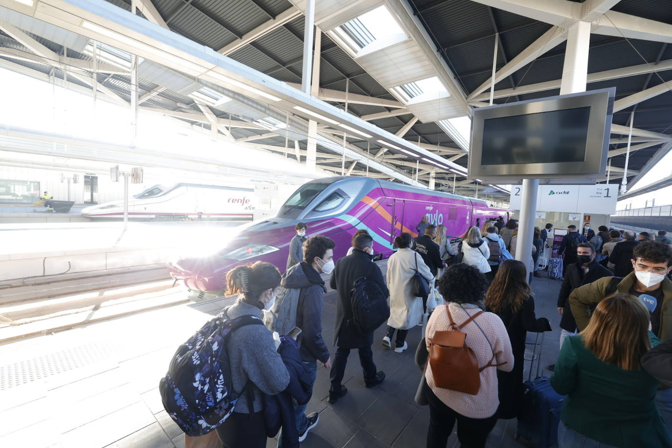 El primer tren de Avlo llega a Valencia.