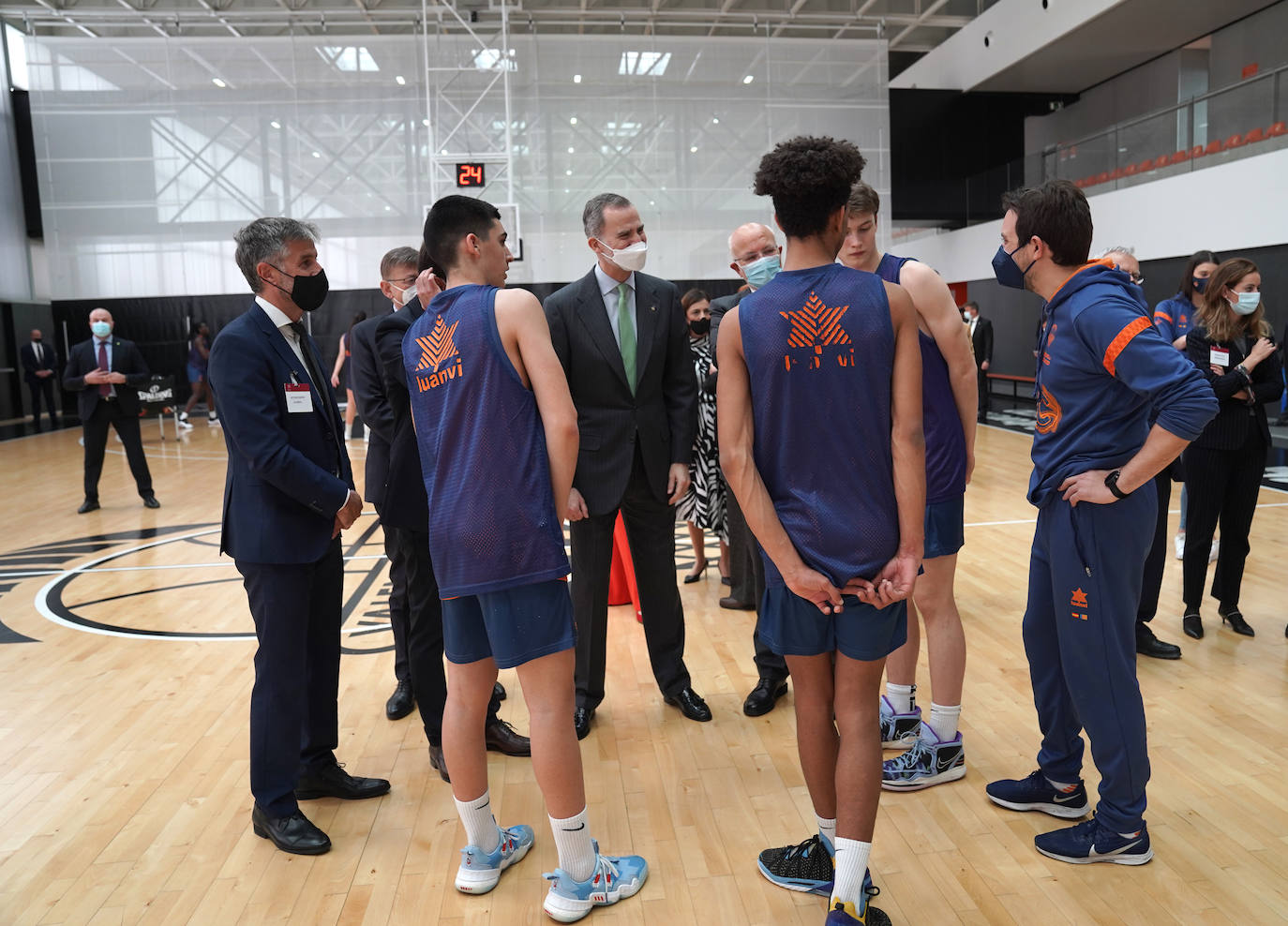 Fotos: El Rey visita l&#039;Alqueria del Basket y las obras del Casal España Arena