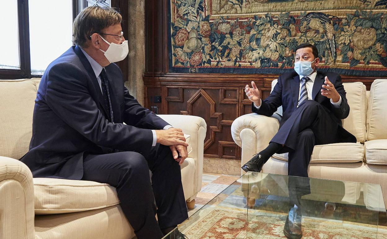 Anil Murthy y Ximo Puig, en una reunión en la Generalitat. 