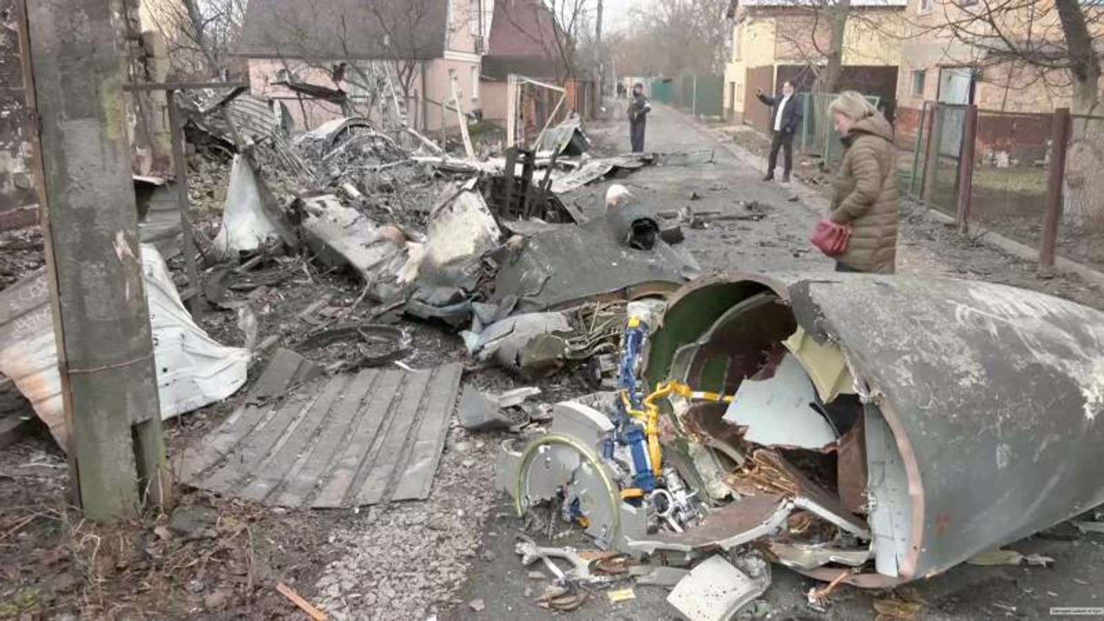 Área residencial destruida por un bombardeo en Kiev.