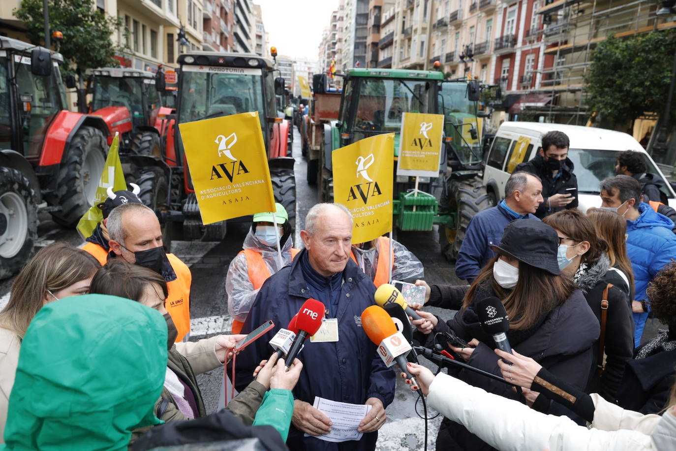 Fotos: Una tractorada recorre la ciudad de Valencia