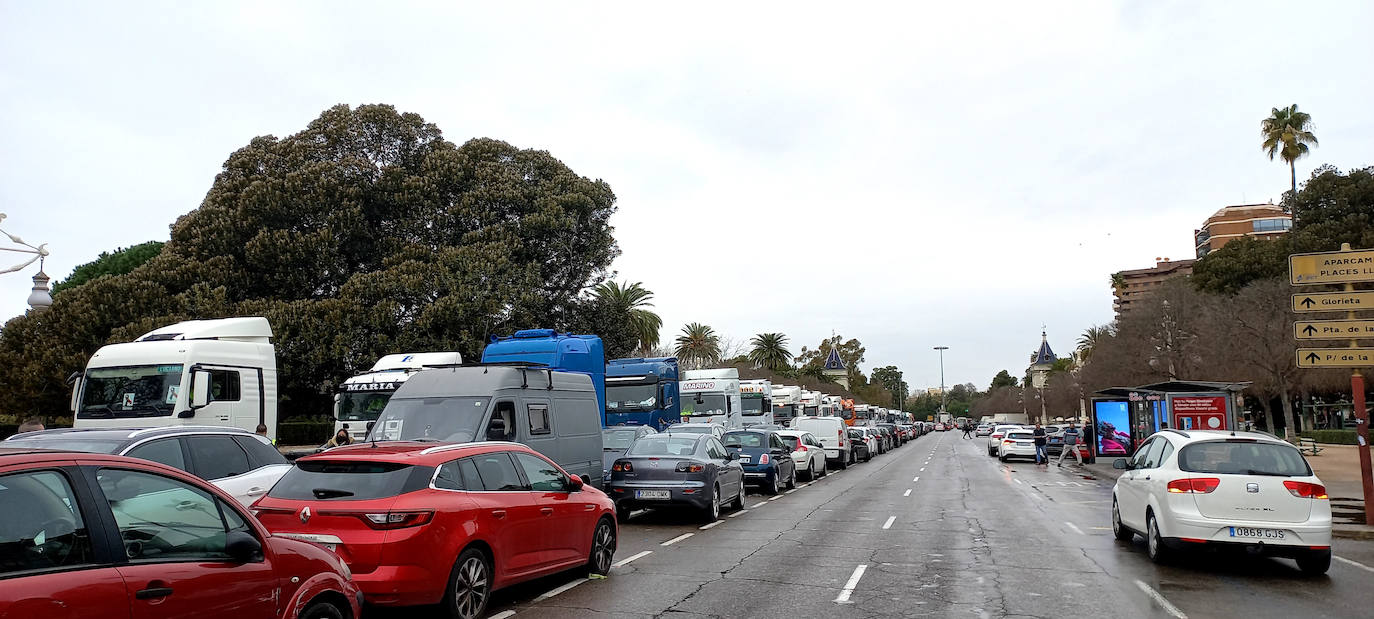 Manifestación de camioneros en el paseo de la Alameda de Valencia. 