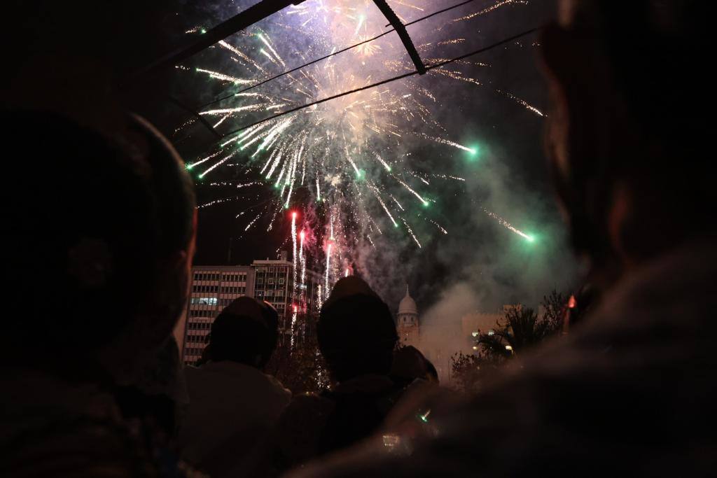 La Fallas 2022 han empezado. La Cordà ha llevado de nuevo la emoción e ilusión a la plaza del Ayuntamiento, que vuelve a ser la catedral de la pólvora. Con este espectáculo, se ha dado inicio a las fiestas josefinas, así como al extenso calendario pirotécnico que le espera a Valencia. 