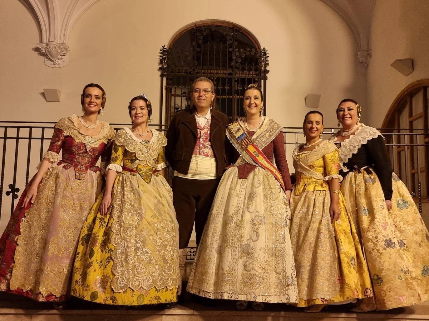 El presidente de la comisión, Vicente Fuster y la fallera mayor de 2022, Mónica Torrella.