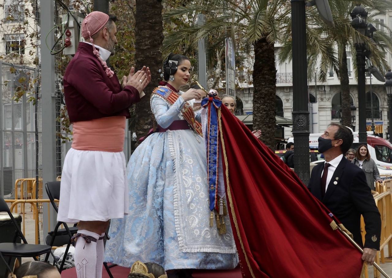 Entrada de Bandas de Música en la plaza del Ayuntamiento.El acto se ha celebrado el día de la Crida, momentos antes de la mascletà del 27 de febrero de 2022. 