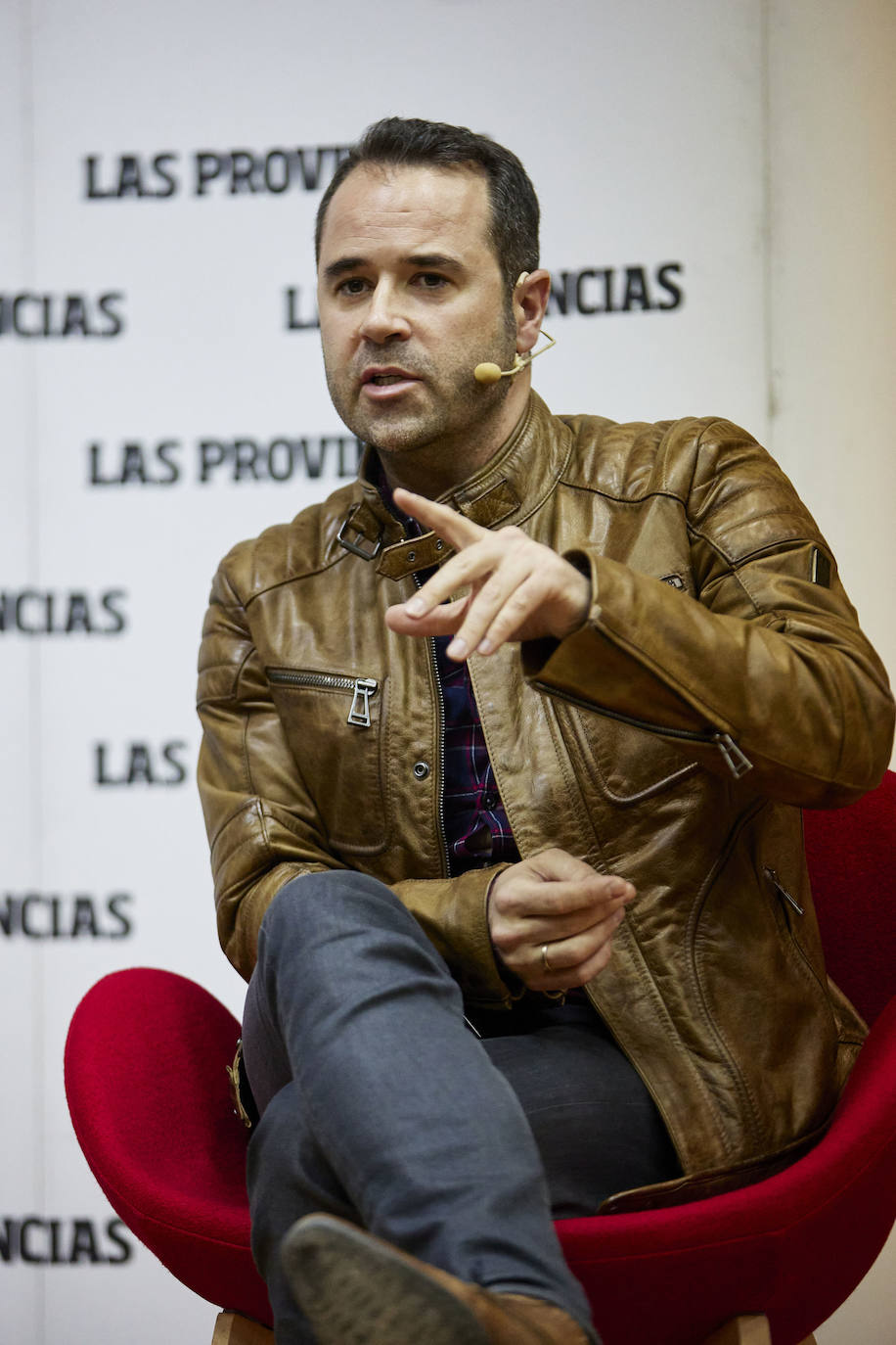 Fotos: Los periodistas Juan Fernández Miranda y Javier Chicote presentan en el Aula LAS PROVINCIAS su libro &#039;El jefe de los espías&#039;